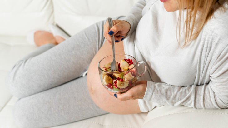 Seven healthy pregnancy breakfast ideas including oatmeal, eggs, avocado toast, and a fruit smoothie